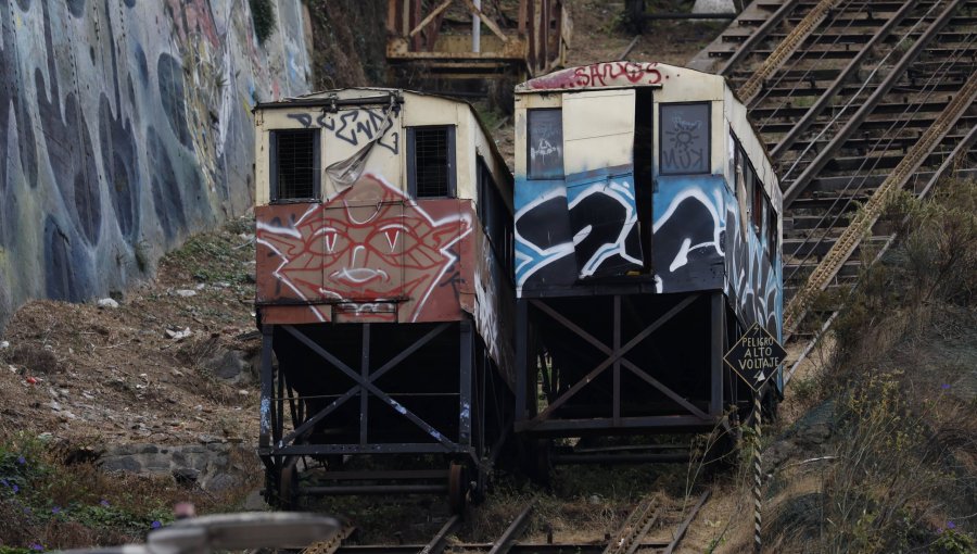 Crisis de ascensores en Valparaíso apunta a poca gestión de Mundaca: De 16 solo 7 máquinas funcionan