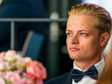 Hijo de la princesa de Noruega contiene las lágrimas en su primera comparecencia en su juicio por violación