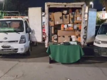 Recuperan camiones robados y detienen a dos sujetos en operativo de Carabineros