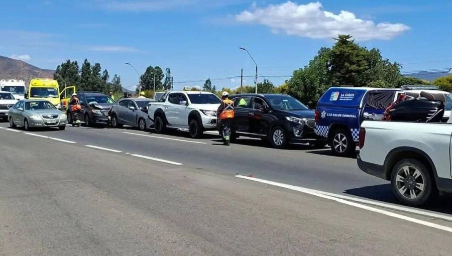 Ocho lesionados y alta congestión provocó colisión vehicular múltiple en la ruta 5 Norte entre Nogales y La Calera