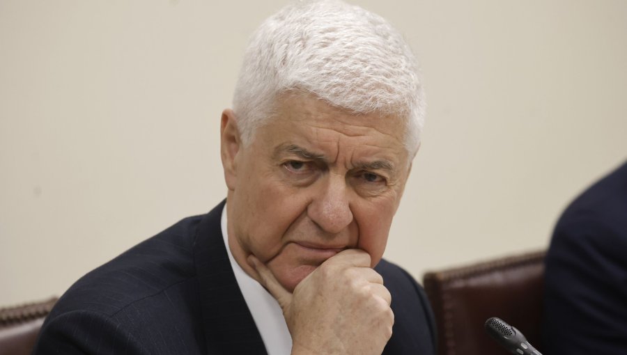 Javier Etcheberry acusa "trampa" que provocó su salida del SII: apunta contra el PC y Jeannette Jara