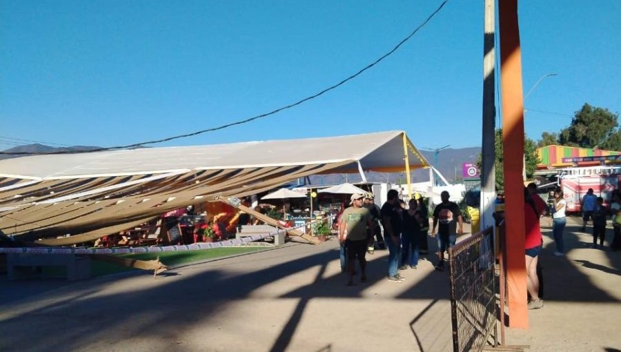 Emergencia en la "feria más larga de Chile": Se desplomó la carpa que alberga la Expo La Ligua