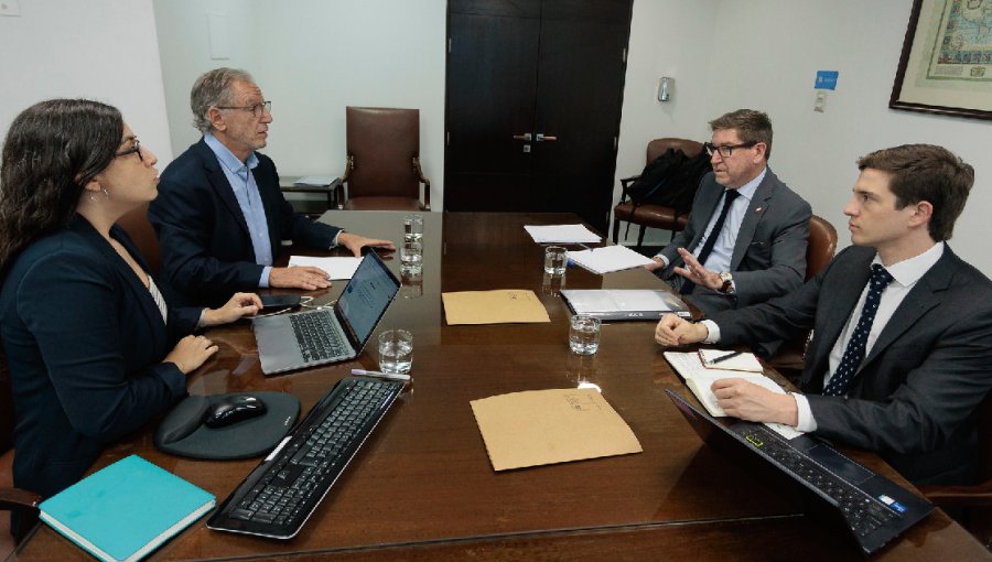 Álvaro García se reúne con Daniel Mas para coordinar el traspaso en Economía