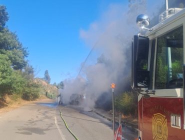 Incendio vehicular provoca foco forestal en la Ruta 68 en Valparaíso