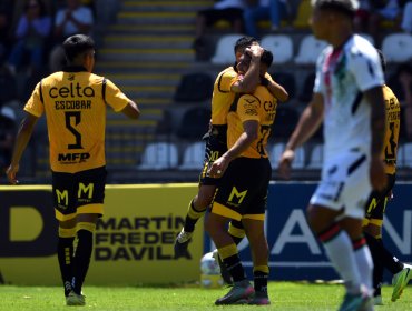 Coquimbo Unido volvió a los abrazos y superó con claridad a Palestino