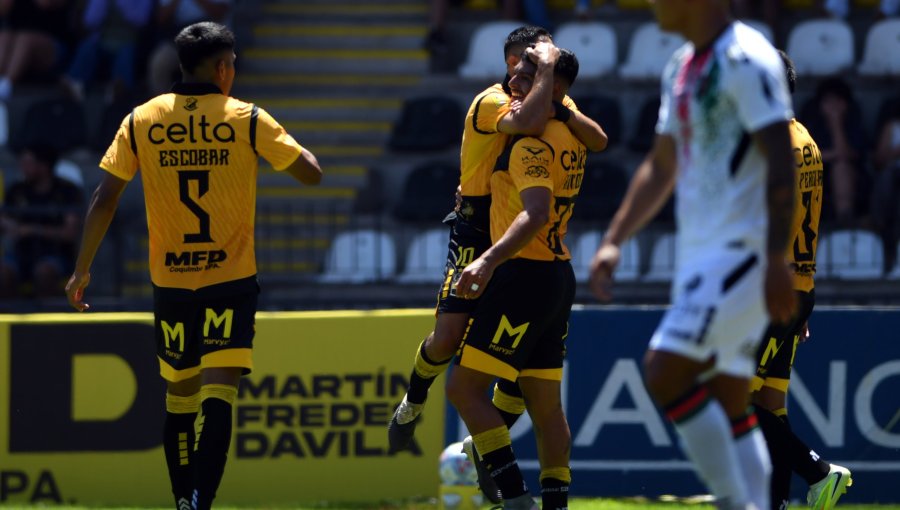 Coquimbo Unido volvió a los abrazos y superó con claridad a Palestino