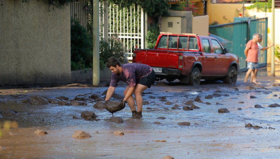 Gobierno entrega ayuda a más de 800 viviendas afectadas por lluvias en la Región Metropolitana