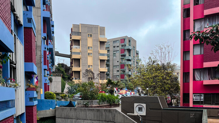 Se les acabó el camino: Cinematográfica huida termina con autos chocados y dos detenidos en Viña del Mar