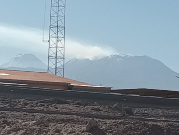 Región de Antofagasta: Volcán Láscar emite fumarola de 1.100 metros y permanece en alerta verde
