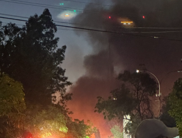 Siniestro movilizó a más de diez compañías de Bomberos en La Pintana
