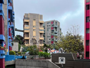 Se les acabó el camino: Cinematográfica huida termina con autos chocados y dos detenidos en Viña del Mar