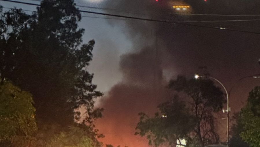 Siniestro movilizó a más de diez compañías de Bomberos en La Pintana