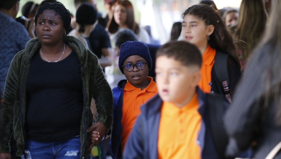 Alta presencia de estudiantes extranjeros redefine el mapa escolar de Santiago