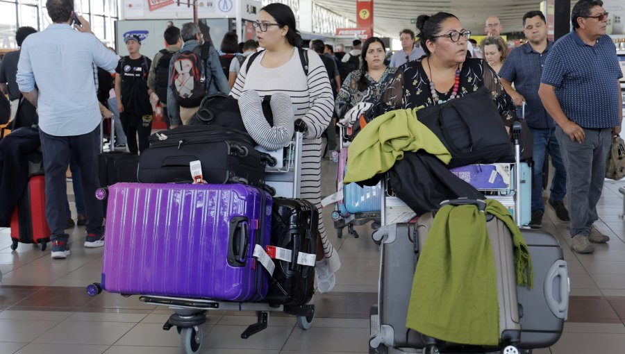 Ahorro de 20%: caída del dólar impulsa reservas de viajes al extranjero y destinos más largos