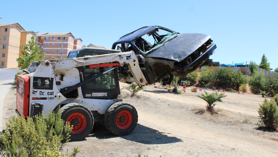 Retiran vehículo abandonado con encargo por robo desde el Parque Cabritería de Valparaíso