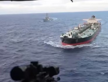 EE.UU. informó la incautación del petrolero "Aquila II" mientras navegaba por aguas del océano Índico