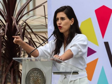 Alcaldesa Ripamonti responde a informe de Contraloría: "A la gente había que entregarle todas las necesidades que tenían"