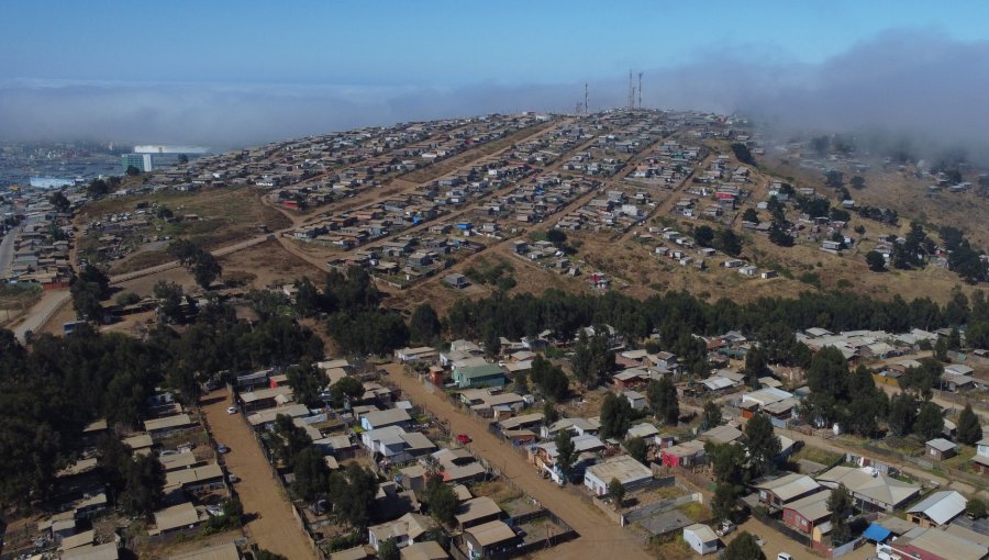 Tras querella por megatoma de San Antonio: Minvu niega acusaciones y dice que autoridades han actuado "dentro de la legalidad"