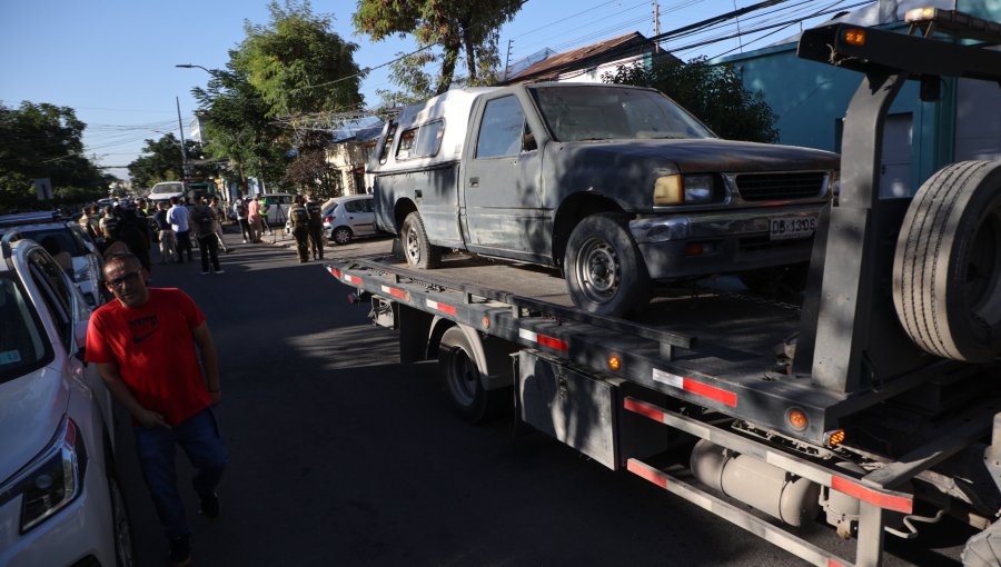 Inicia operativo de retiro de más de 500 autos abandonados en Santiago: una persona fue detenida