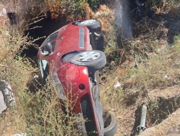 Una persona resultó lesionada tras volcamiento de vehículo en cercanías del Santuario de Lo Vásquez en Casablanca