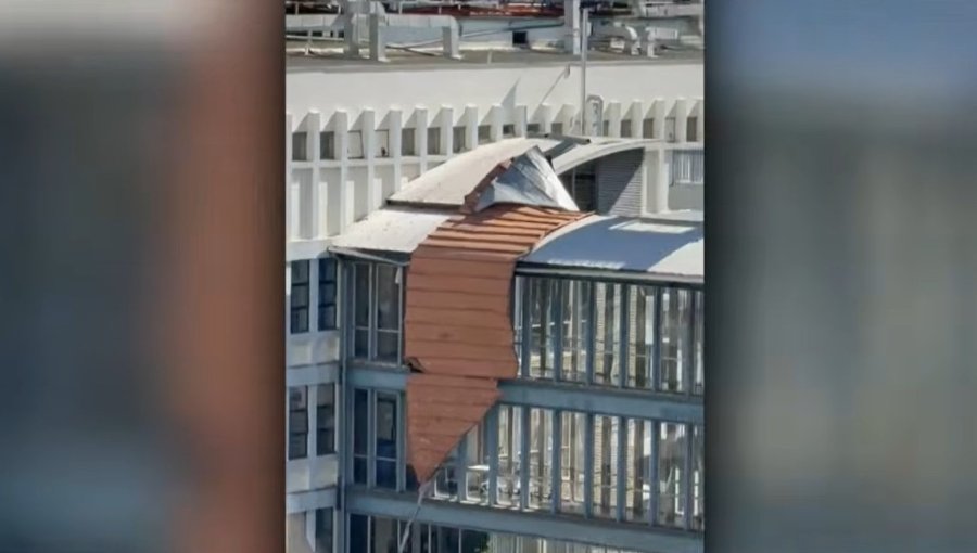 Fuerte viento provocó el desprendimiento de parte de la techumbre del Hospital Carlos Van Buren de Valparaíso