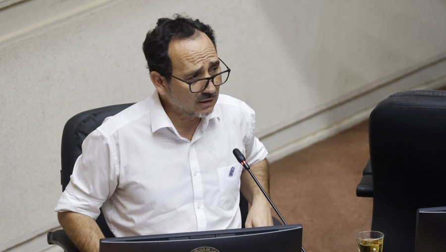 "Nos hace un daño tremendo": Senador Núñez cuestiona a Jadue por "descalificaciones" a ministros militantes del PC
