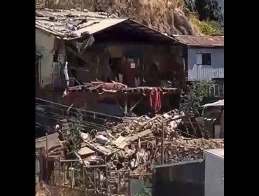 Frontis de una vivienda se derrumbó en el cerro Toro de Valparaíso: emergencia no dejó personas lesionadas ni atrapadas