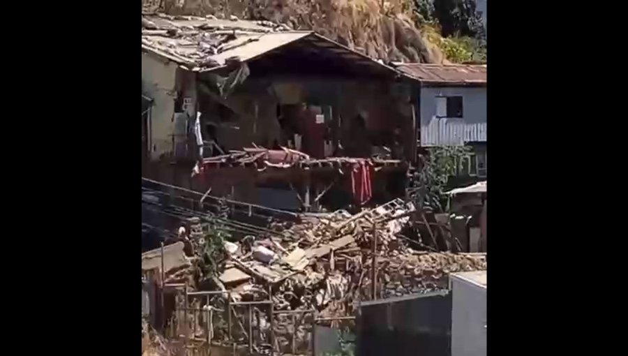 Frontis de una vivienda se derrumbó en el cerro Toro de Valparaíso: emergencia no dejó personas lesionadas ni atrapadas
