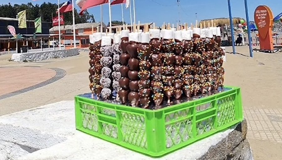 "No se derriten": Alerta tras fiscalización de frutillas con cobertura de "chocolate" que se vendían en El Tabo