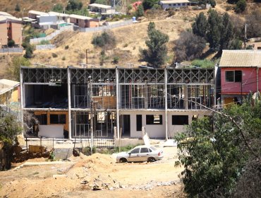 Millonarios pagos desde la Delegación Presidencial: Lo que se sabe del joven de 20 años que firmó los contratos