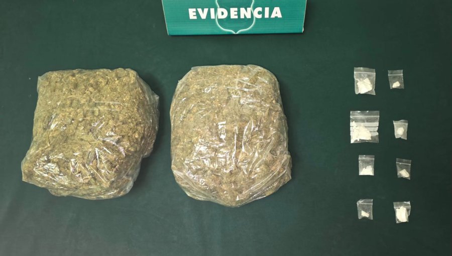 Persecución policial en Valparaíso termina con detención de conductor y su acompañante por tráfico de drogas