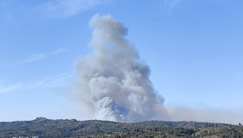 Declaran Alerta Roja para Limache por incendio forestal cercano a sectores habitados y a línea de alta tensión