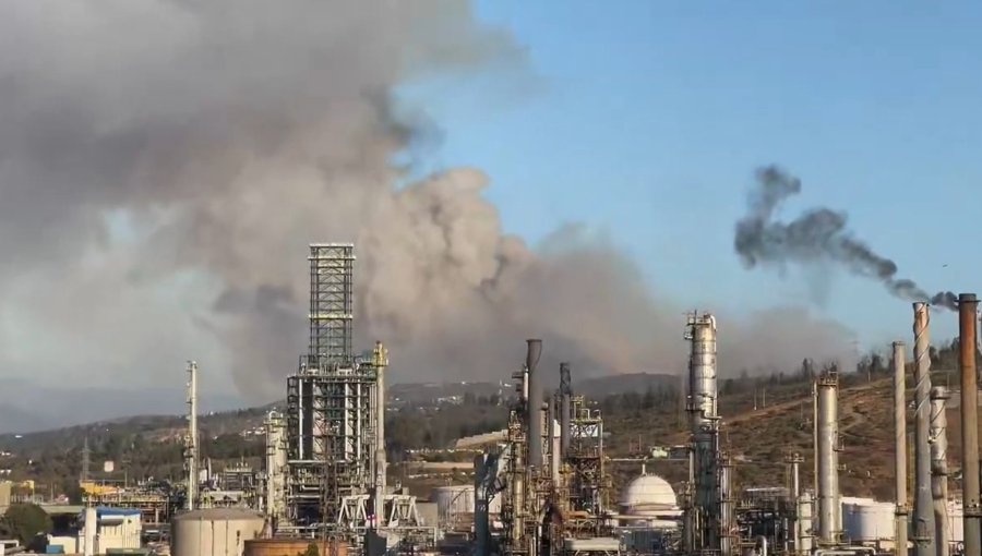 Solicitan evacuar los sectores Comunidad Los Peumos y Condominio Maximiliano en Concón por incendio forestal