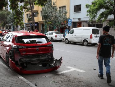 Robo de camión a pasos de La Moneda termina con choques y delincuente retenido por civiles