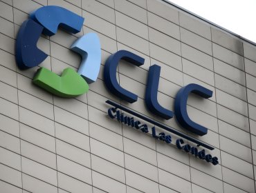 Médico demanda a Clínica Las Condes por deuda superior a $226 millones