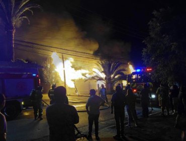 Incendio estructural destruye por completo una vivienda en La Calera