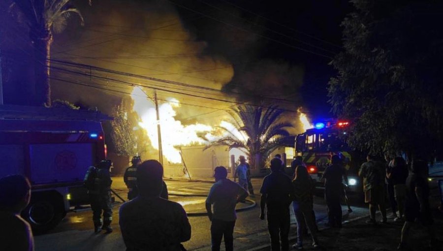 Incendio estructural destruye por completo una vivienda en La Calera