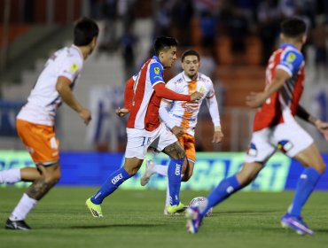 Cobresal se impone en El Salvador y frena a Universidad Católica