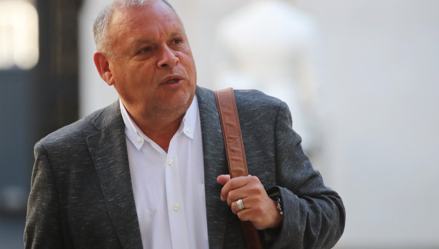 Gobernador Mundaca a fondo: Le responde al Alcalde Estay, cuestiona a Boric y traza hoja de ruta para la región y sus próximos años