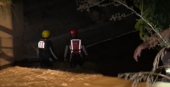 Hombre muere ahogado tras caer en camión al canal San Carlos en La Florida