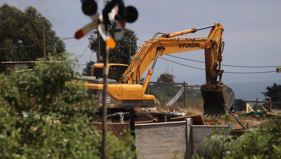 Desalojo avanza en megatoma de San Antonio: 40,6 hectáreas recuperadas y 370 viviendas demolidas