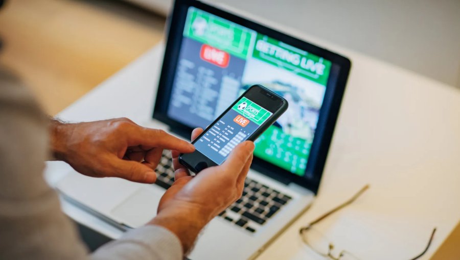 Analistas económicos evalúan el impacto financiero de la reforma de las apuestas en línea en Chile