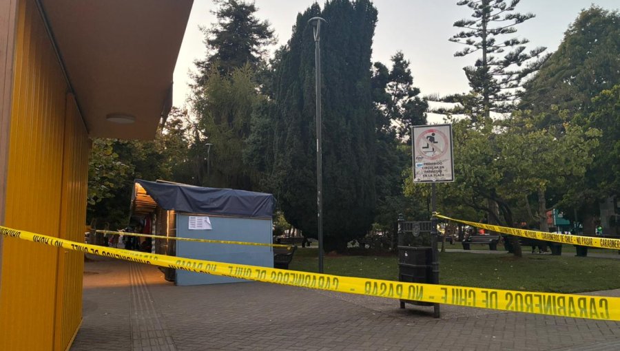 Adolescente de 15 años es detenido por parricidio tras fatal ataque en Plaza de Armas de Tomé