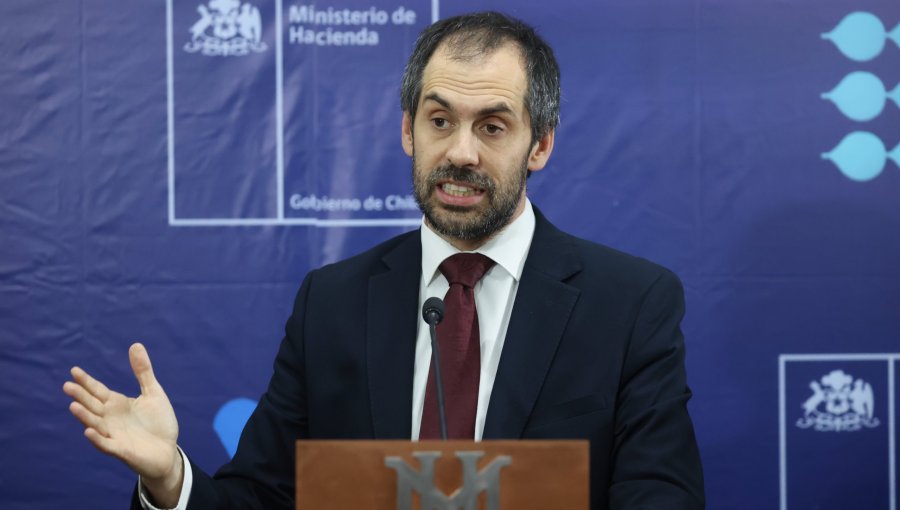 Partidos de oposición evalúan presentar acusación constitucional contra ministro Grau por déficit fiscal