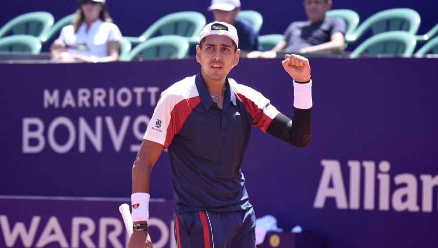 Alejandro Tabilo avanzó a cuartos de final del ATP 500 de Río tras superar a Francesco Passaro