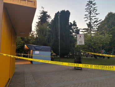 Adolescente de 15 años es detenido por parricidio tras fatal ataque en Plaza de Armas de Tomé