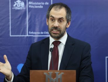 Partidos de oposición evalúan presentar acusación constitucional contra ministro Grau por déficit fiscal