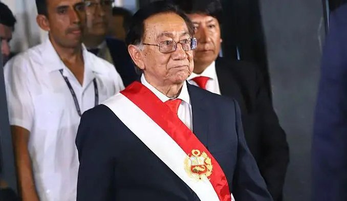 Defensor del matrimonio infantil y acusado de corrupción: Quién es José María Balcázar, el nuevo presidente de Perú