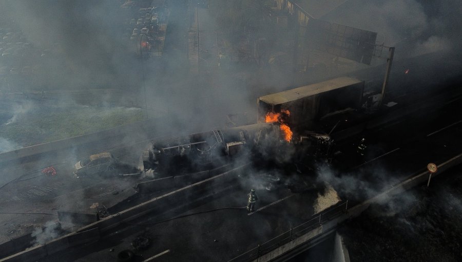 Aumentan a cinco las personas fallecidas por explosión que se provocó tras volcamiento de camión en Renca