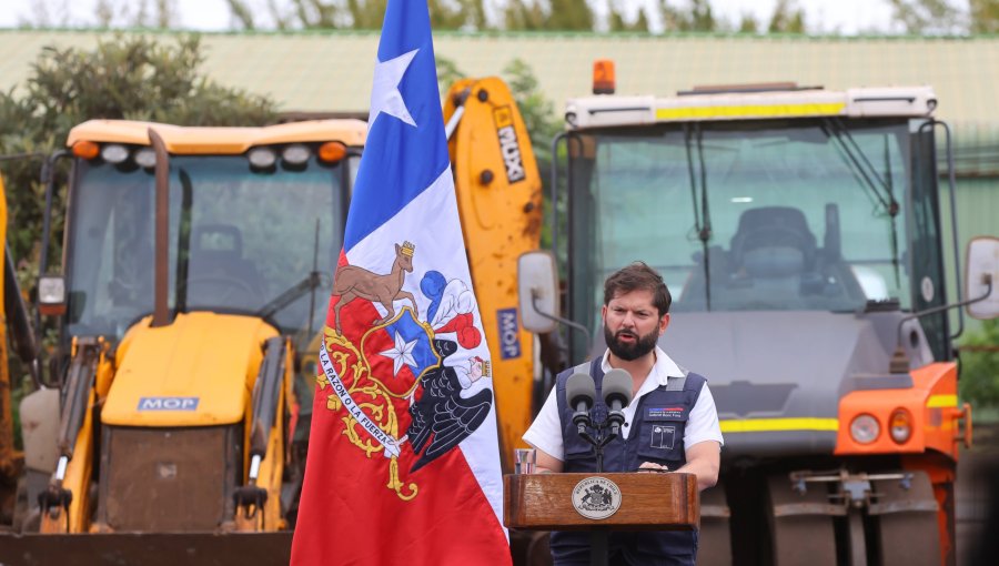 Presidente Boric encabezó la entrega de los primeros kilómetros finalizados de la ruta IPA 1 en Rapa Nui